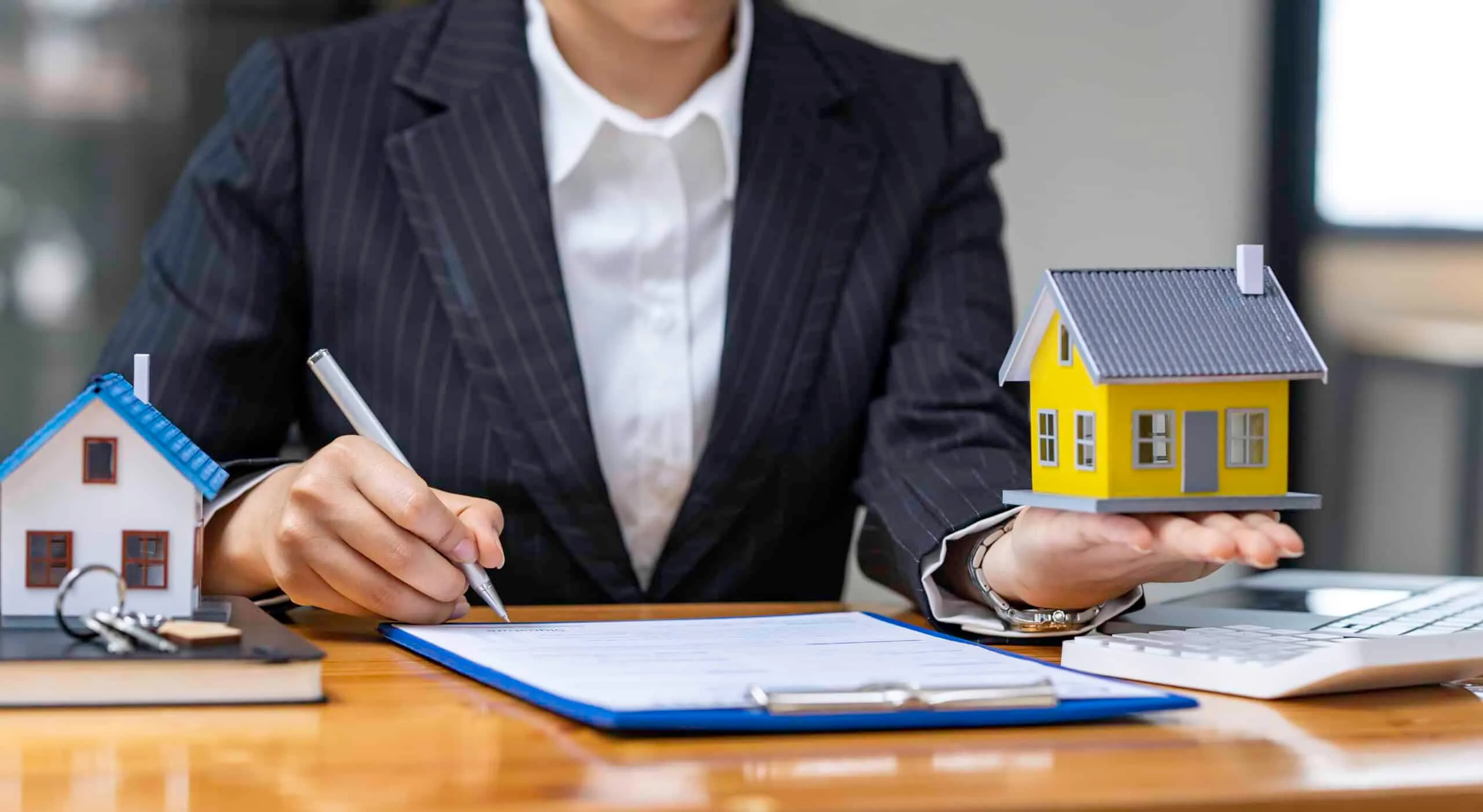 Real Estate Lawyer vs. Agent Who Handles What